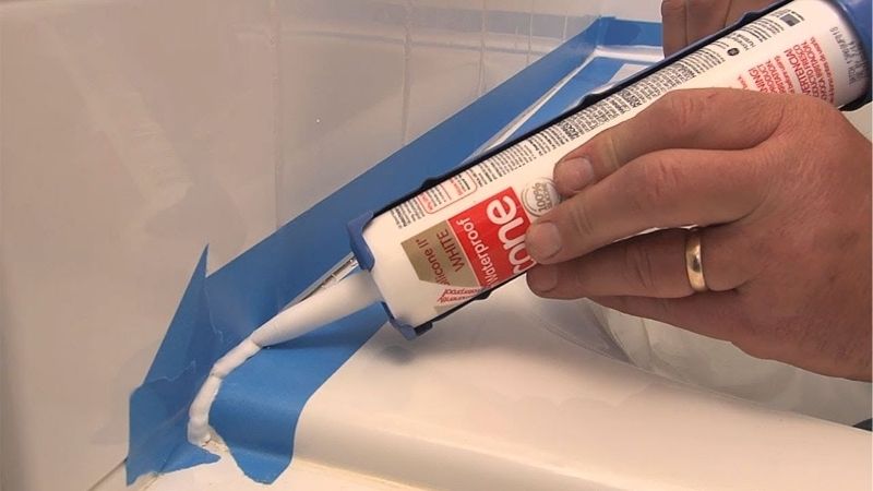 how to caulk a bathtub