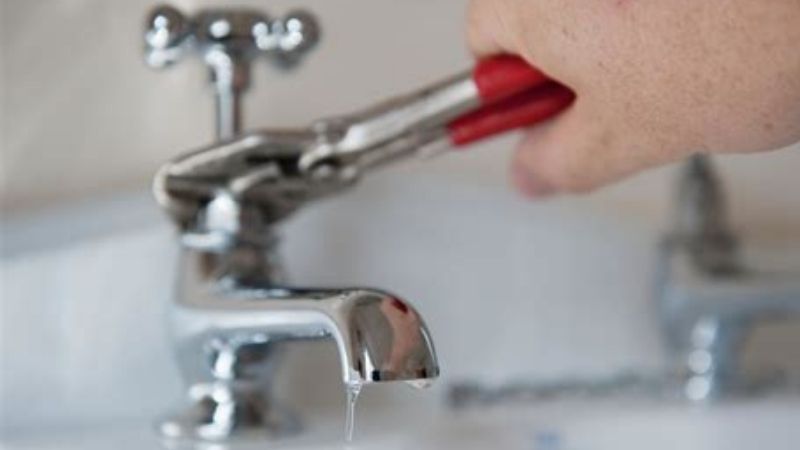 how to fix a leaking faucet