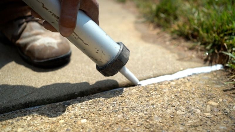 how to seal a concrete driveway