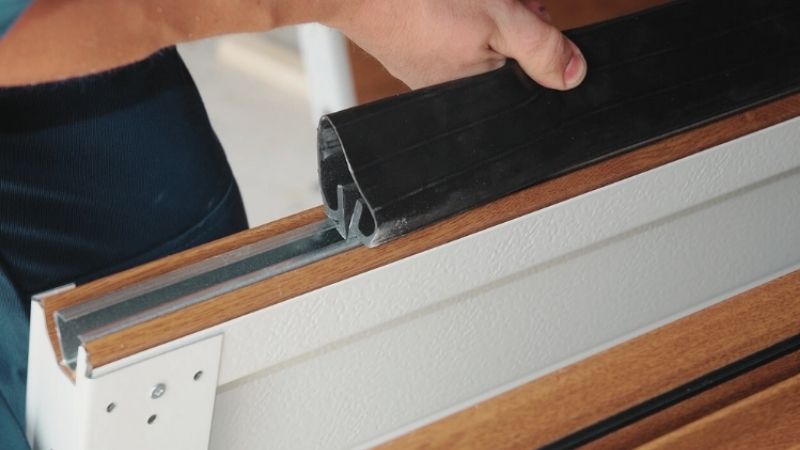 how to seal a garage door